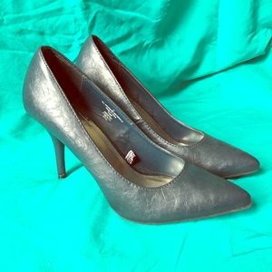 EUC Navy Mossimo Pointed-Toe Pumps Size 11